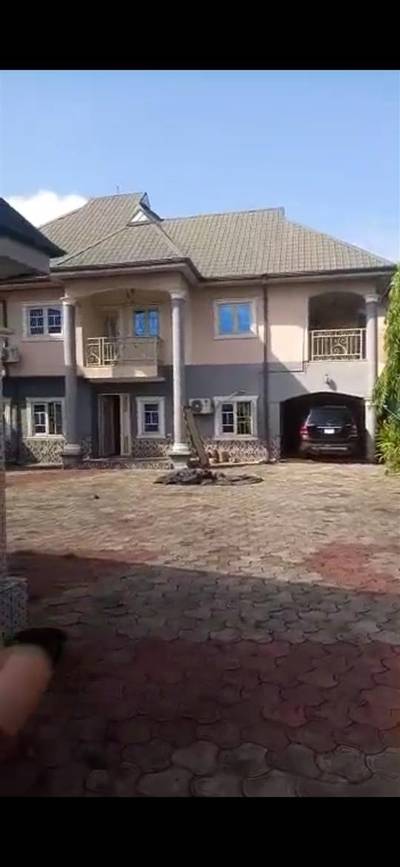 4 Bedroom Duplex For sale